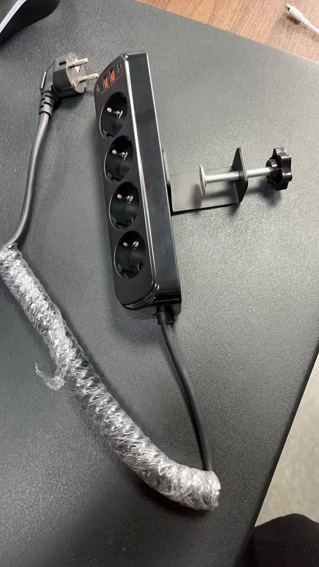 Table Socket with USB, 8-in-1 Socket Distributor, Flat Plug with 3 m Cable for Smartphones, 4-Way Switchable, 2 USB-C, 2 USB-A, Power Strip Desk Individually Switchable